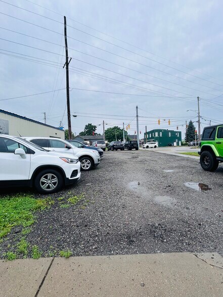 More Photos Of 802 W Western Ave, Connersville Auto Dealership For Sale
