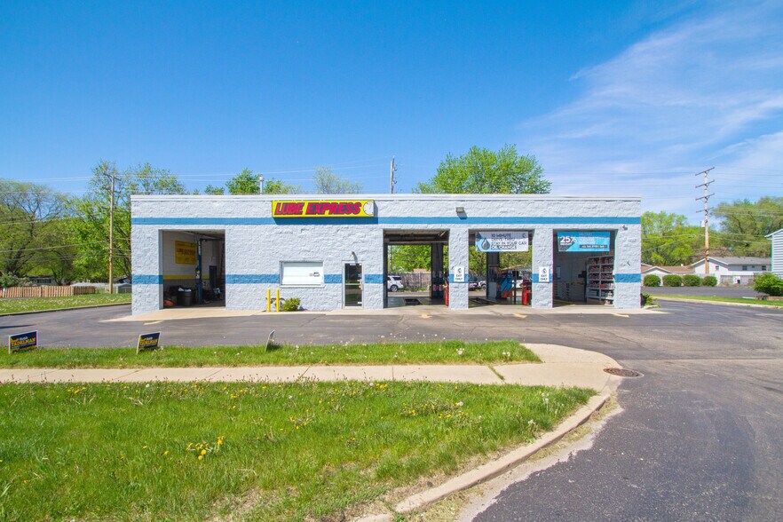 More Photos Of 5200 W Elm St, Mchenry Auto Repair For Sale