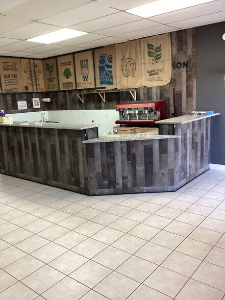 More Photos Of 402-410 Pletz Dr, San Antonio Storefront Retail Office For Lease