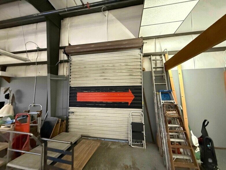 More Photos Of 1900 W Elm St, Ozark Freestanding For Sale