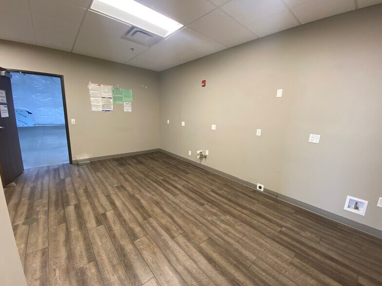 More Photos Of 4880 Van Gordon St, Wheat Ridge Warehouse For Lease