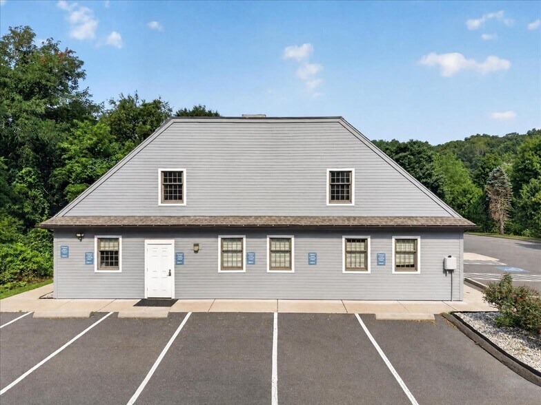 More Photos Of 147 Westbrook Rd, Essex Office For Sale