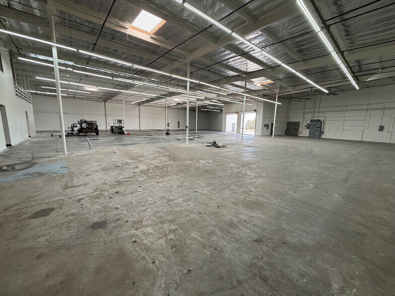 More Photos Of 487 Calle San Pablo, Camarillo Warehouse For Lease