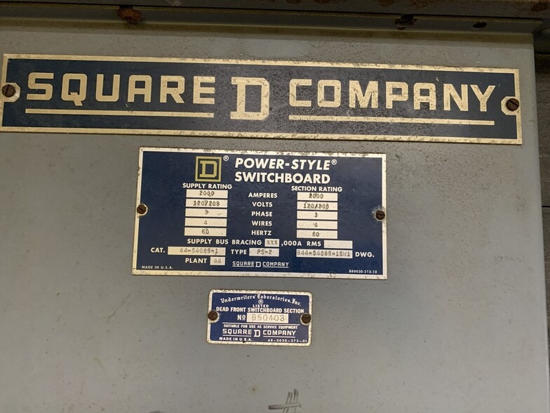 More Photos Of 888 Norfolk Sq, Norfolk Light Manufacturing For Lease