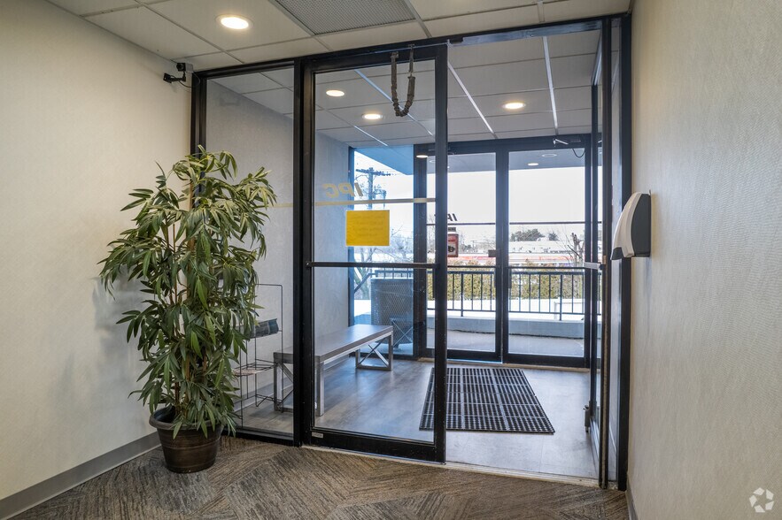 More Photos Of 100 Manetto Hill Rd, Plainview Medical For Lease