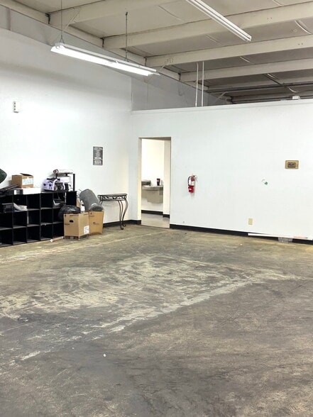 More Photos Of 130 S Fairview Rd, Rocky Mount Flex For Sale