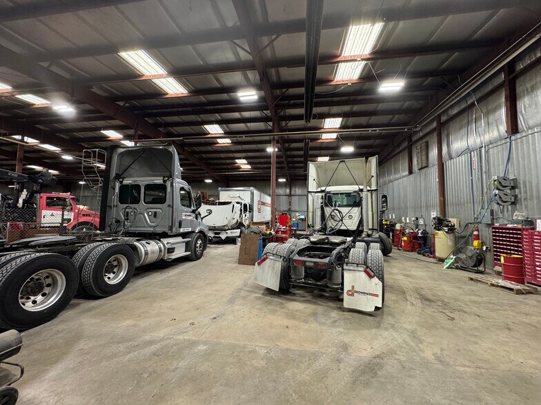 More Photos Of 906 Beeler, Litchfield Warehouse For Lease