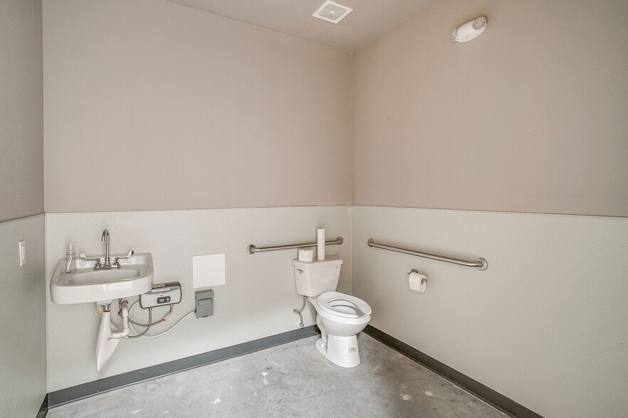 More Photos Of 1120 Blue Mound Rd W, Haslet Unknown For Lease