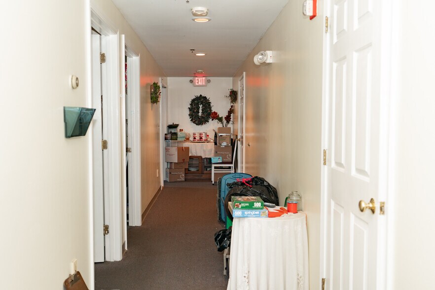 More Photos Of 8 Jennifer Dr, Merrimack Flex For Sale