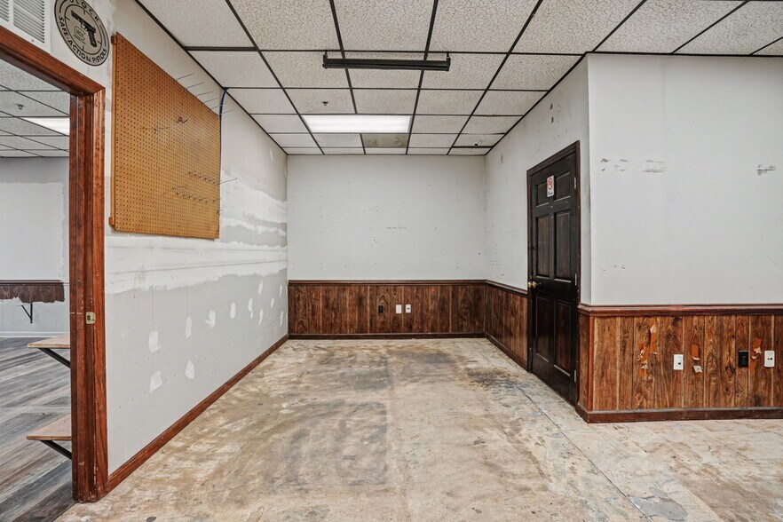 More Photos Of 3021 E Victory Dr, Savannah Office For Sale