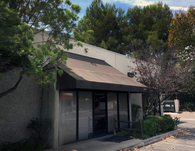 Primary Photo Of 301 Enterprise St, Escondido Manufacturing For Lease