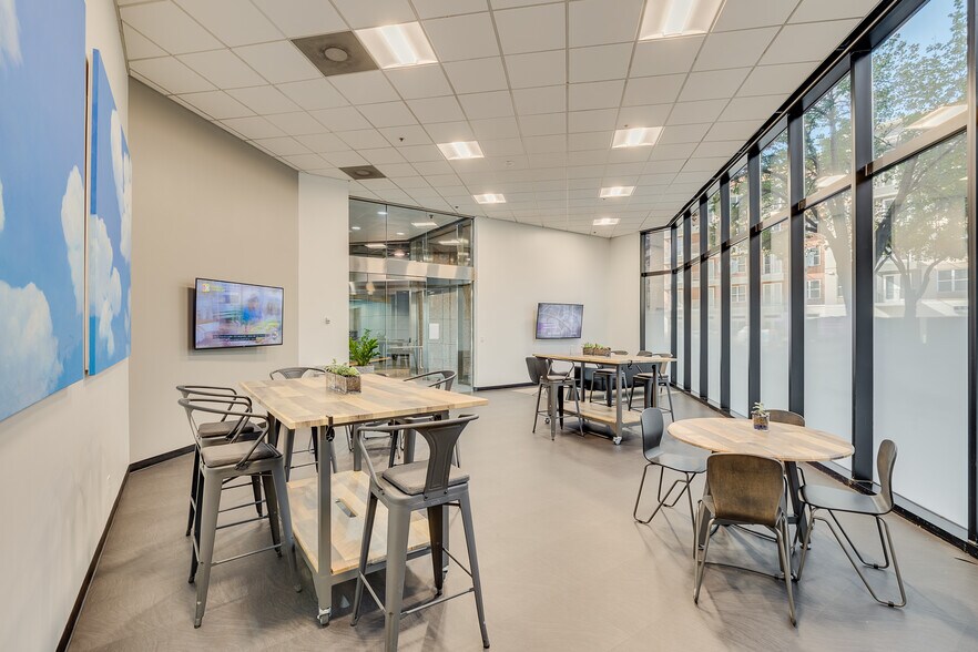 More Photos Of 5429 Lyndon B Johnson Fwy, Dallas Office For Sale