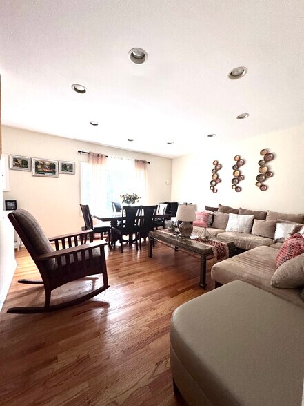 More Photos Of 17 Green Ct, Lodi Apartments For Sale