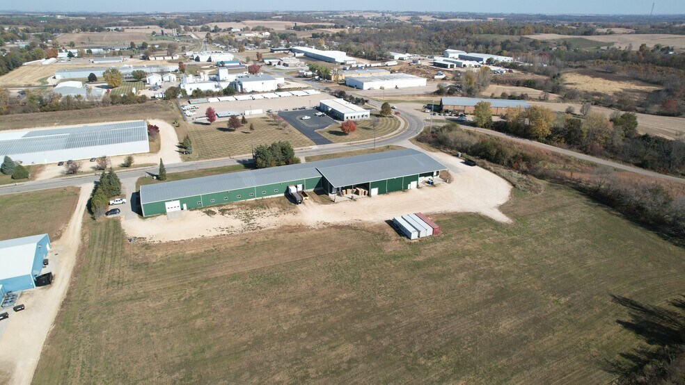 More Photos Of 1205 E Summit St, Maquoketa Warehouse For Lease