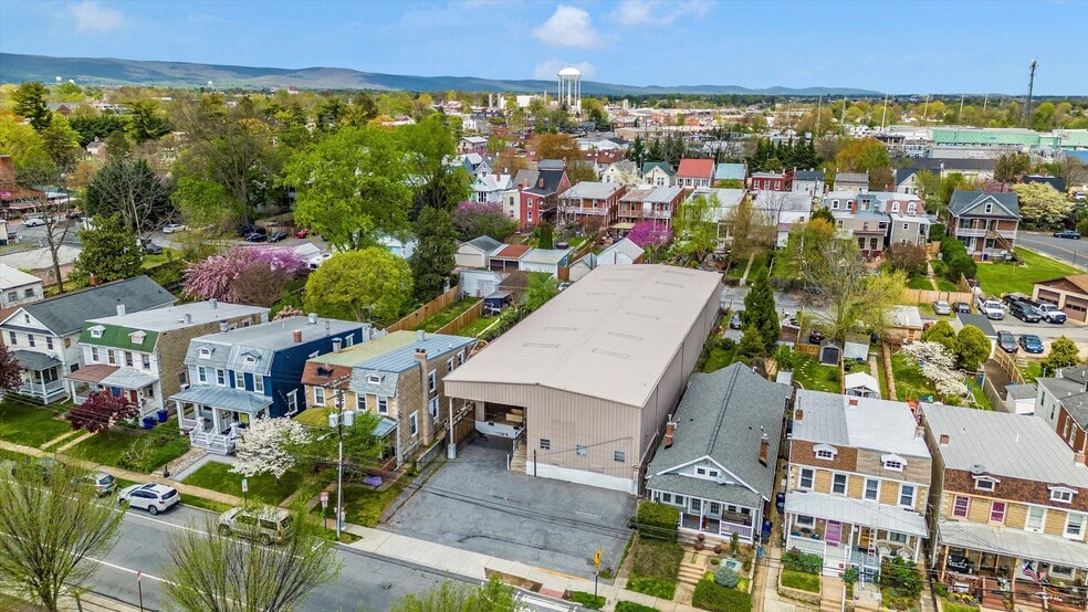 More Photos Of 329 E 2nd St, Frederick Warehouse For Lease