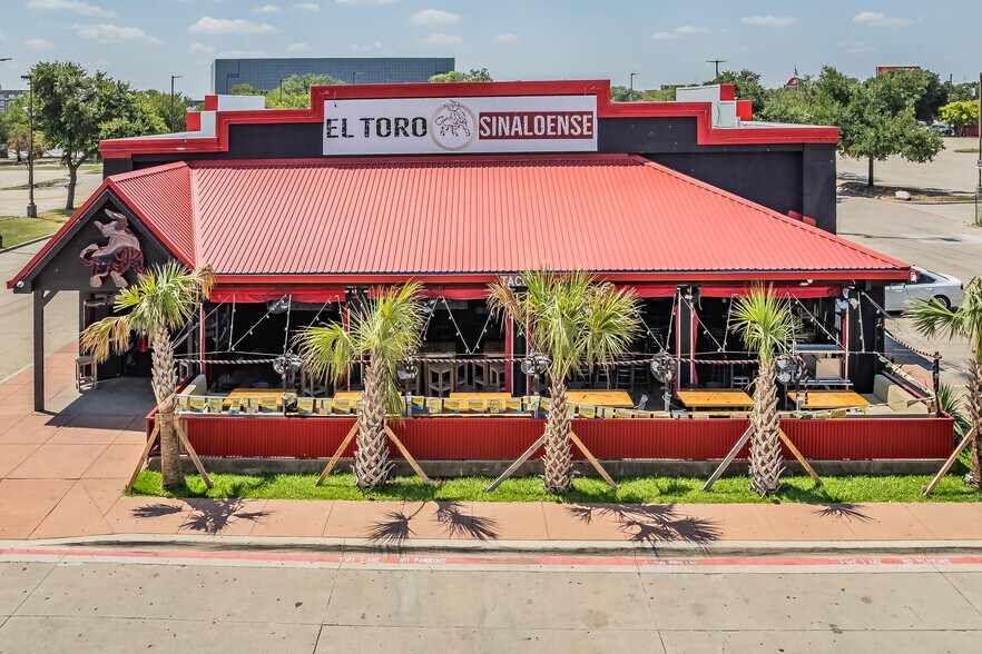 More Photos Of 10300 W Technology Blvd, Dallas Restaurant For Sale