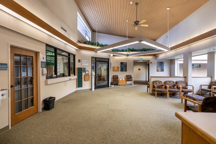 More Photos Of 2699 N 17th St, Coos Bay Medical For Sale