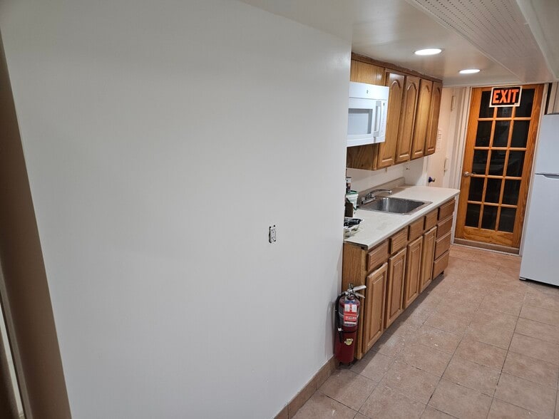 More Photos Of 4605 30th Ave, Astoria Apartments For Lease