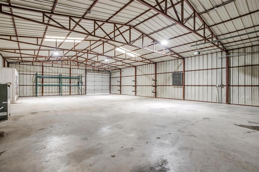 More Photos Of 640 E Highway 199, Springtown Warehouse For Lease