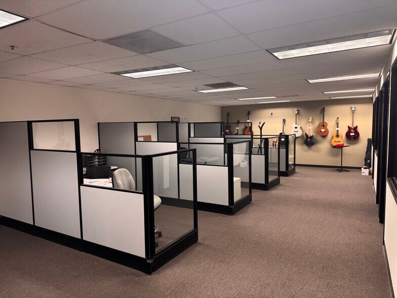 More Photos Of 1401 Stellar Dr, Oxnard Manufacturing For Lease