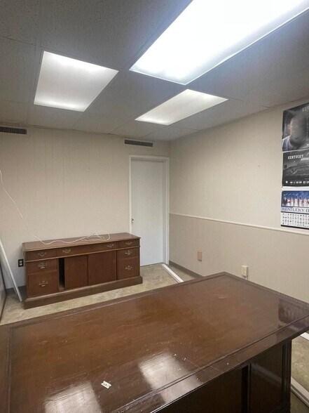 More Photos Of 100 Public Sq, Somerset Office For Lease