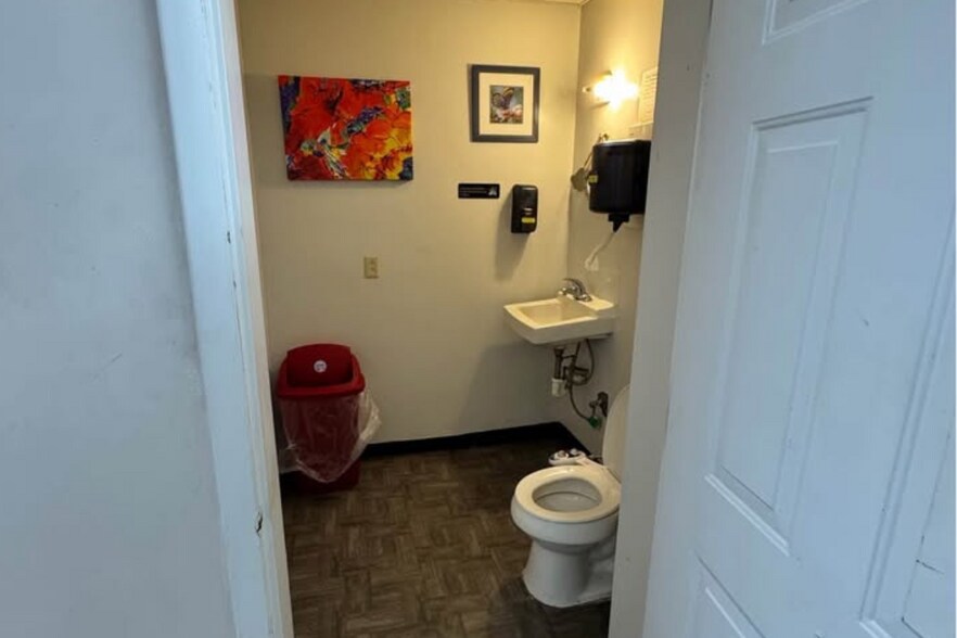 More Photos Of 701 N Salisbury Ave, Spencer General Retail For Sale