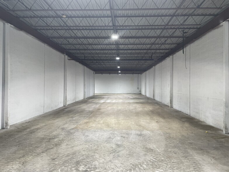 More Photos Of 5905 Wolf Creek Pike, Dayton Warehouse For Lease