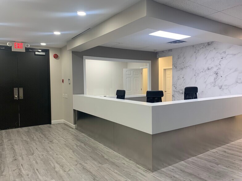More Photos Of 200 Matheson Blvd W, Mississauga Medical For Lease