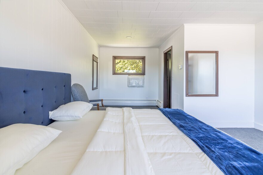 More Photos Of 196 US Route 1, Bucksport Hotel For Sale