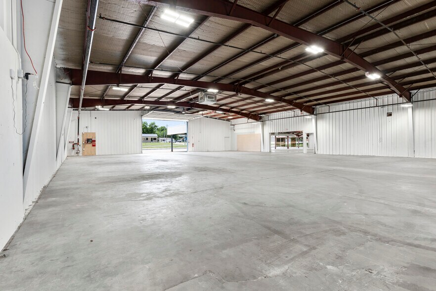 More Photos Of 1511 W Broadway St, Ardmore Auto Dealership For Sale