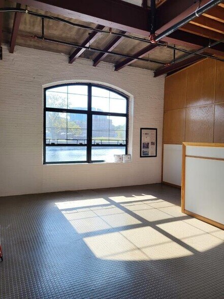 More Photos Of 1601 N Jessup St, Wilmington Manufacturing For Lease