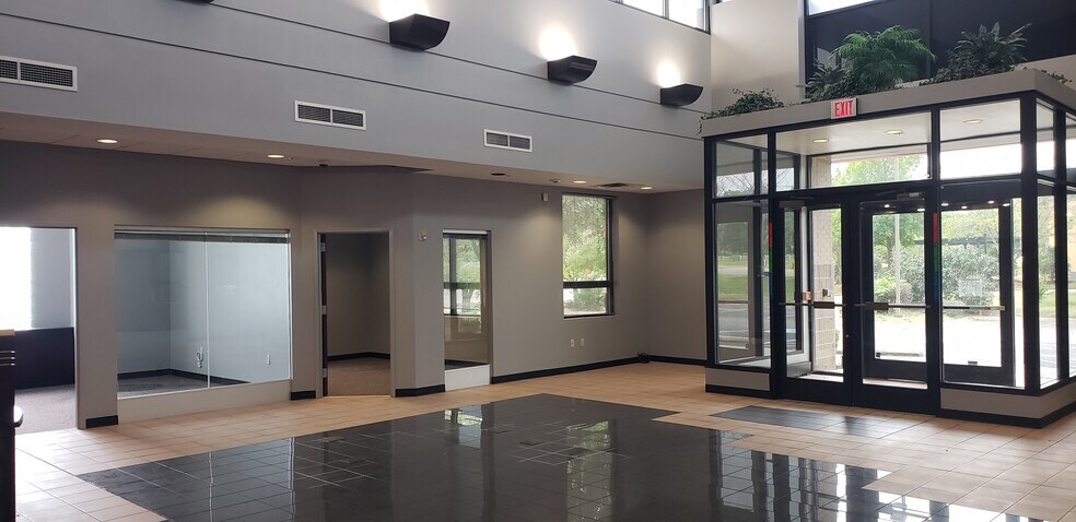 More Photos Of 3169 Lebanon Pike, Nashville Bank For Sale