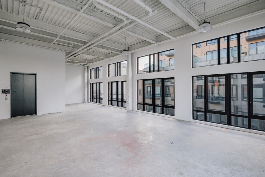 More Photos Of 57 N 9th St, Brooklyn Storefront For Sale