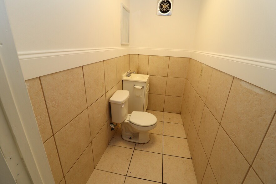 More Photos Of 6731-6755 Sunset Strip, Sunrise Unknown For Lease