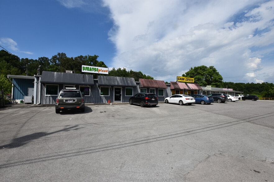 More Photos Of 522-546 E Tri County Blvd, Oliver Springs Freestanding For Sale