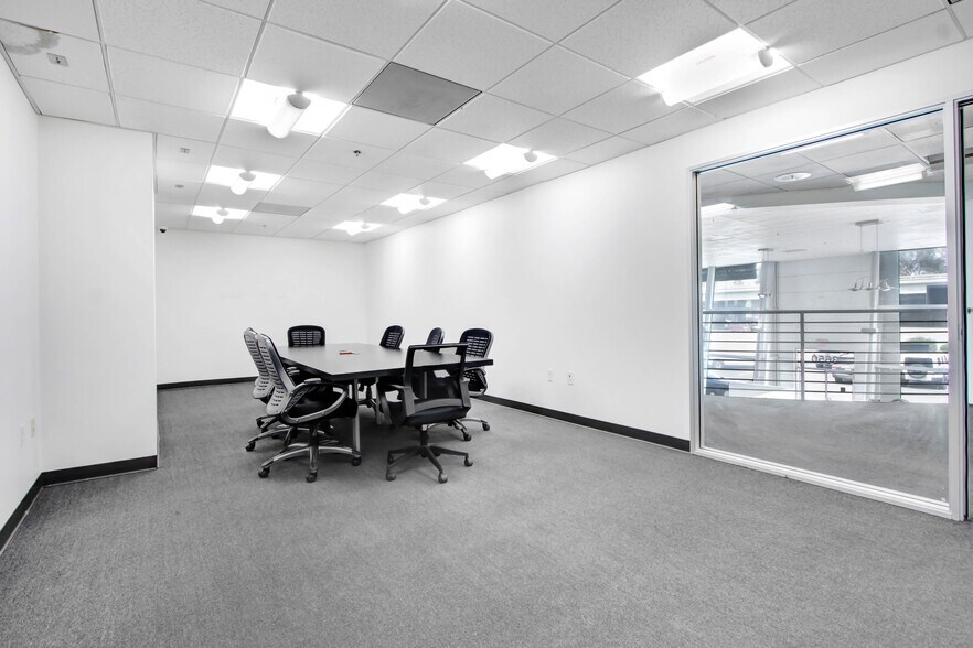 More Photos Of 3650 E Main St, Ventura Auto Dealership For Lease