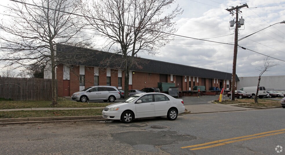 More Photos Of 7925-7929 Parston Dr, District Heights Warehouse For Lease