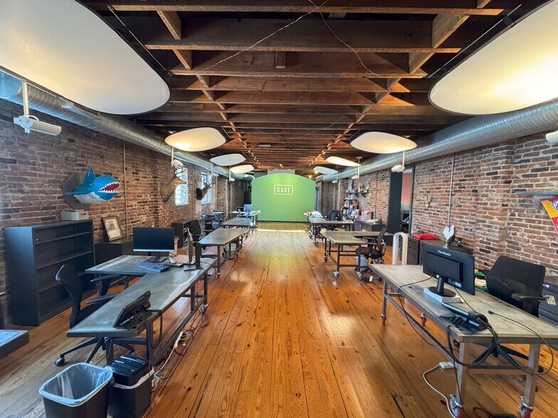 More Photos Of 1525-1527 Locust St, Kansas City General Retail For Lease