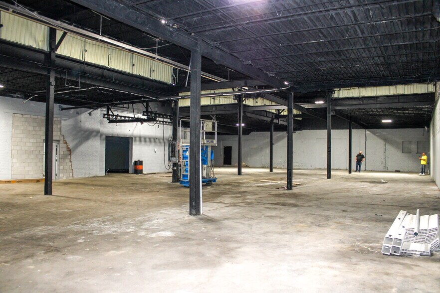 More Photos Of 5143 Bellevue St, Detroit Distribution For Sale