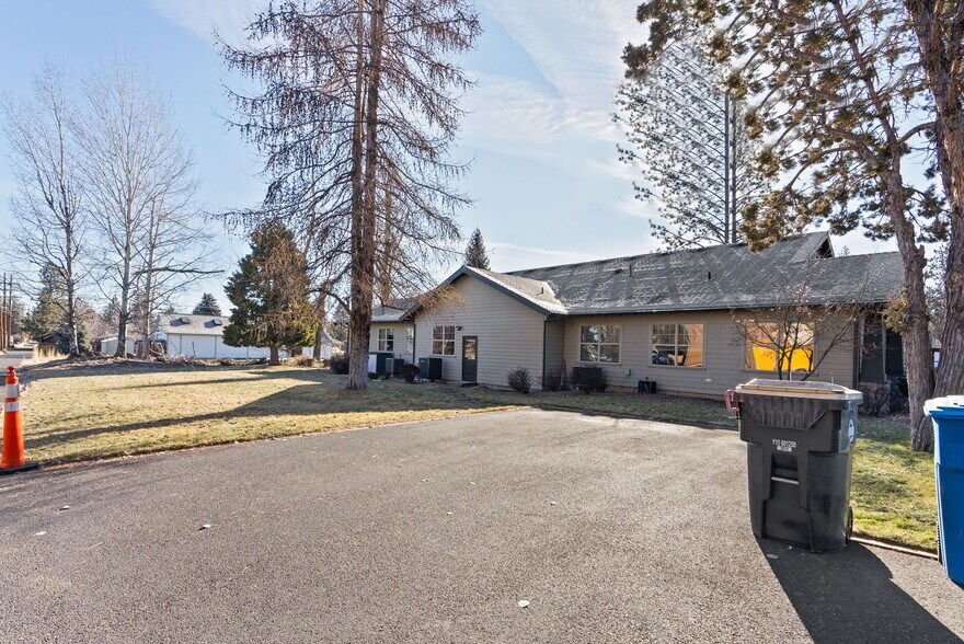 More Photos Of 392 W Main Ave, Sisters Medical For Sale