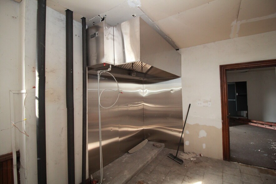 More Photos Of 900 Island Ave, McKees Rocks General Retail For Sale