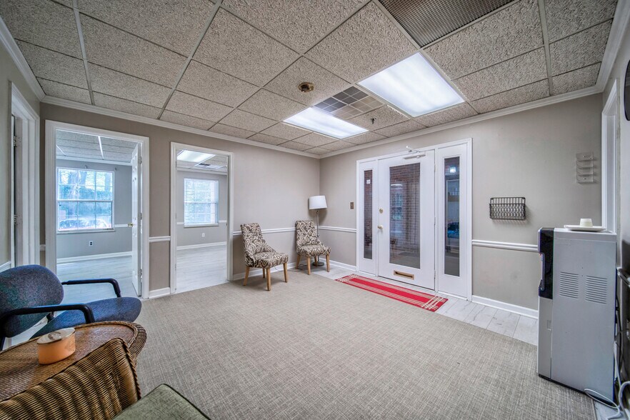 More Photos Of 425 E Crossville Rd, Roswell Office For Sale