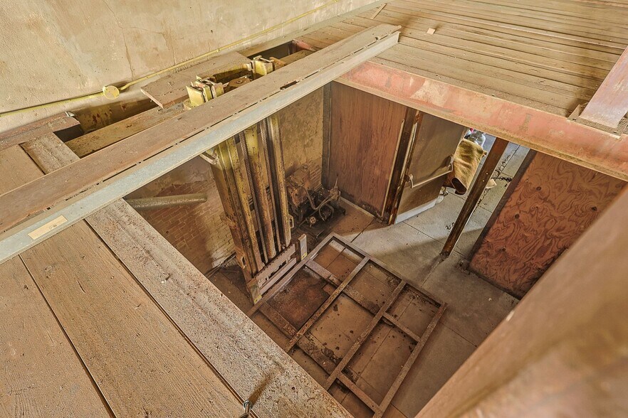 More Photos Of 125 S Waco St, Hillsboro Office For Lease