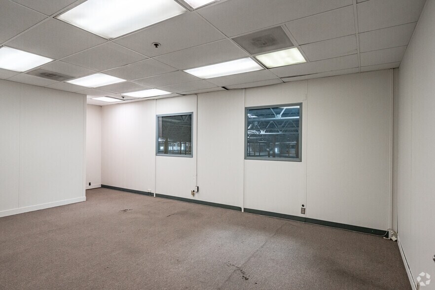 More Photos Of 1601 W Mission Blvd, Pomona Distribution For Lease