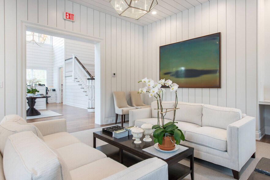 More Photos Of 26 Montauk Hwy, East Hampton Office For Sale
