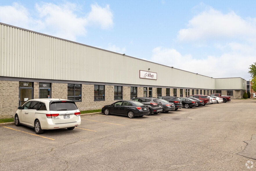 More Photos Of 121-135 Boul Brunswick, Pointe-claire Warehouse For Lease