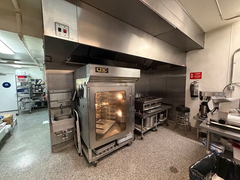 More Photos Of 824 Reddick St, Santa Barbara General Retail For Sale