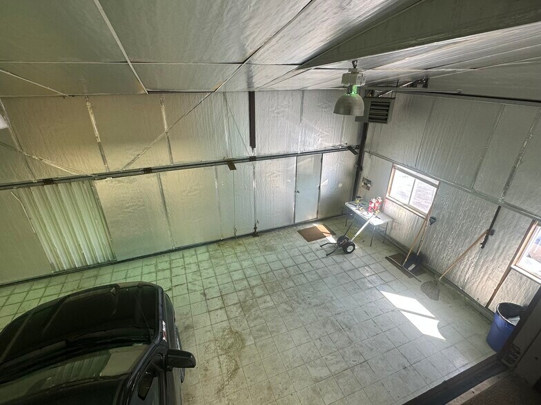 More Photos Of 10 Hangar Rd, Vineyard Haven Warehouse For Lease