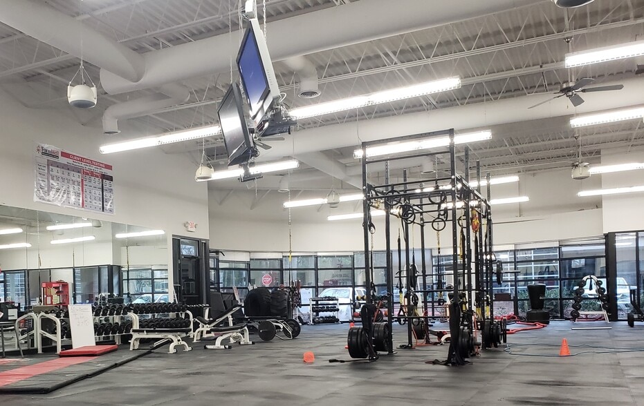 More Photos Of 7840 Roswell Rd, Sandy Springs Office For Sale