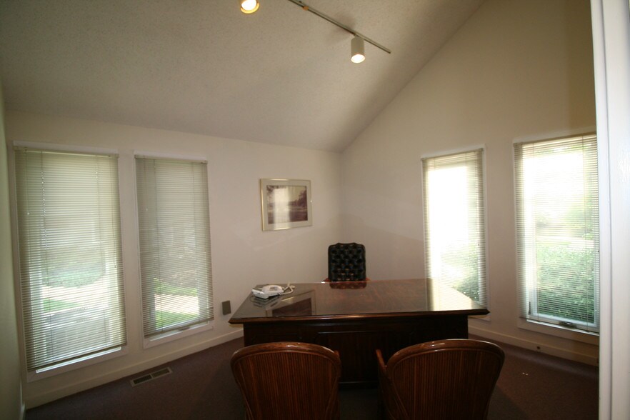 More Photos Of 300 N Pottstown Pike, Exton Office For Lease